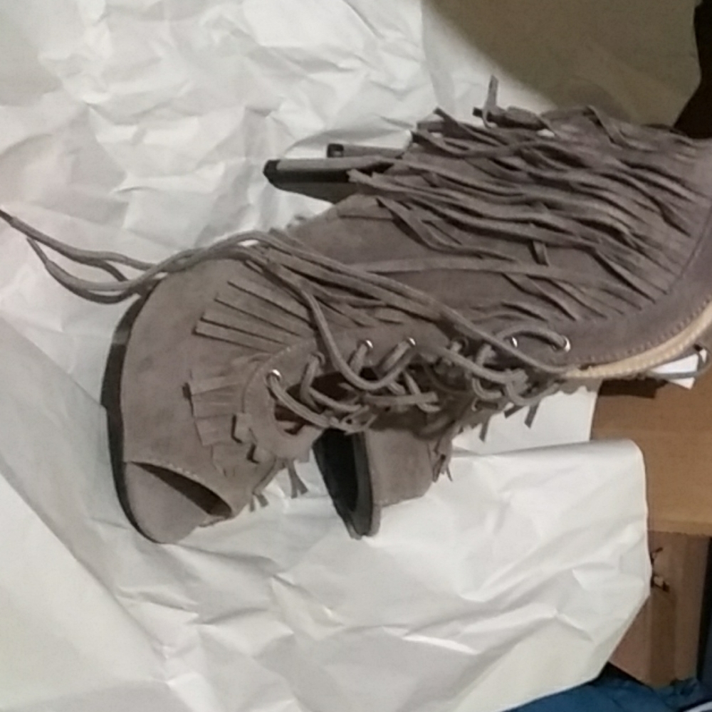Shoes - Picture 3 of 4